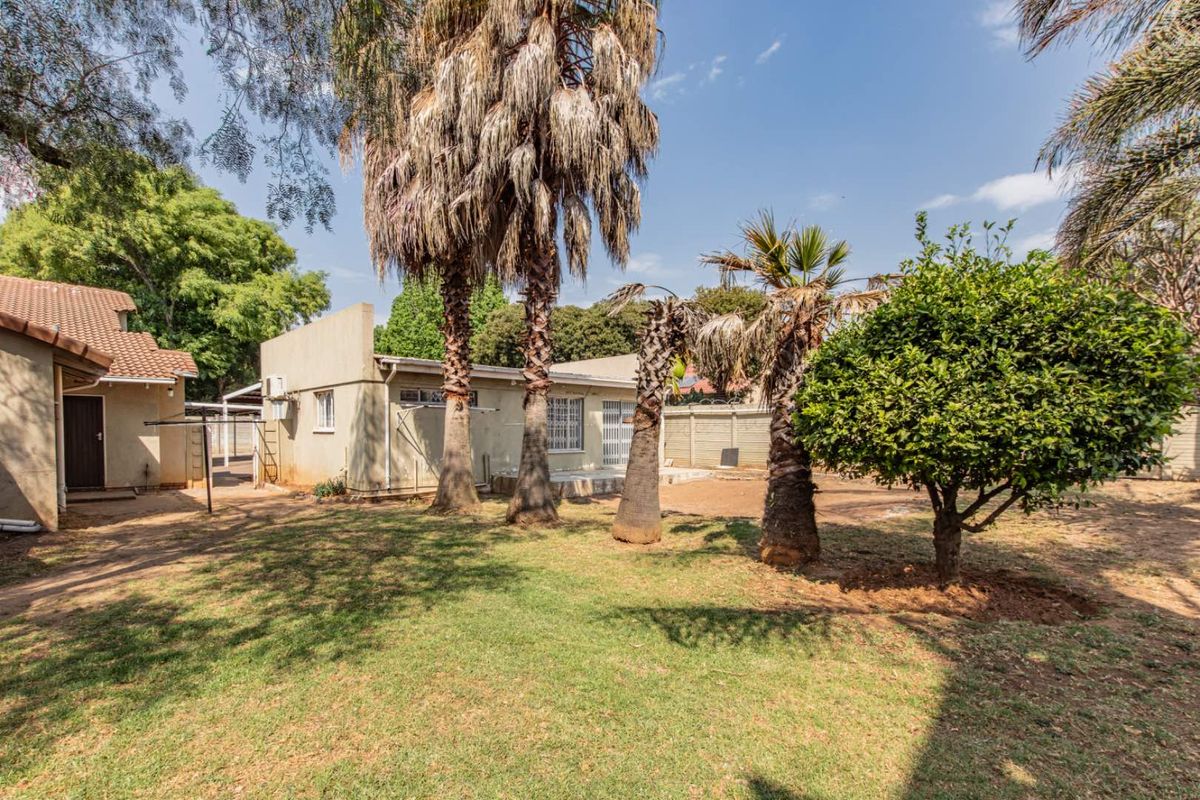 Prime location, fixer upper, lots of great exposure. Opportunity not to be missed - Photo 4