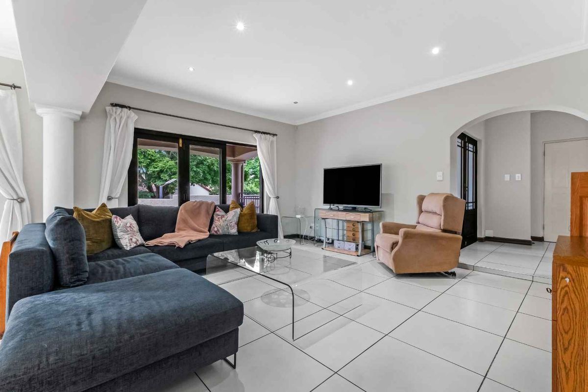 STRIKING DUPLEX HOME IN A QUIET SECURE ESTATE - Photo 2