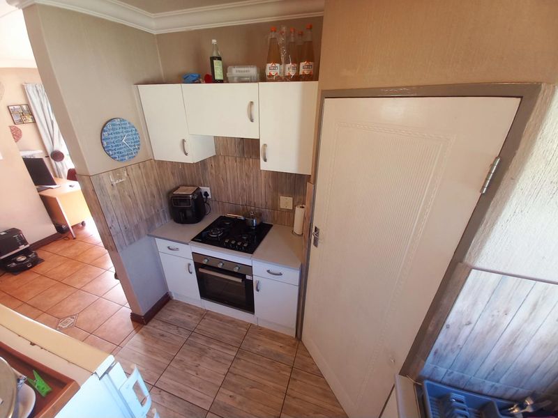 Two Bedrooms house for Sale in Heuweloord Centurion - Photo 4