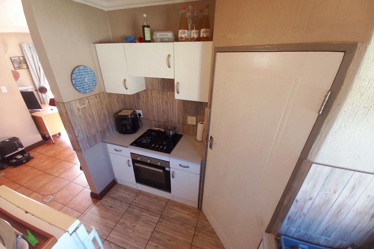 Two Bedrooms house for Sale in Heuweloord Centurion - Photo 4