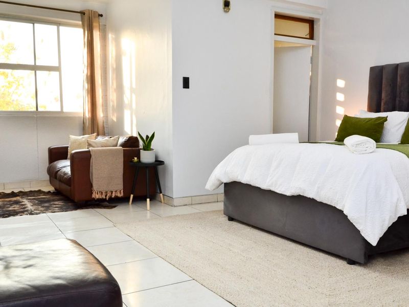 Spacious Fully Furnished Bachelor Flat for Rent – Eros - Photo 6