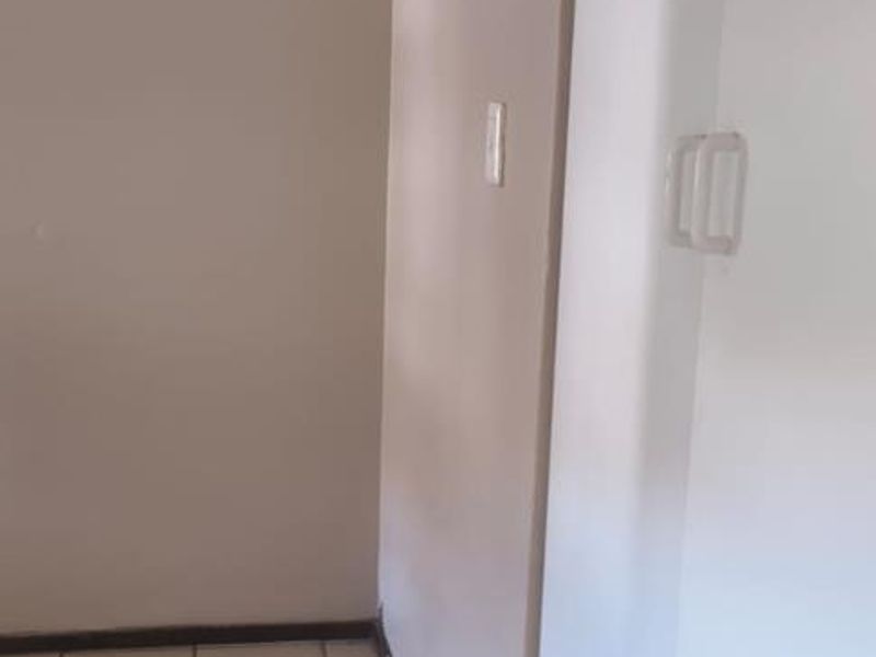 perfect beginner townhouse ideal for single or small family - Photo 3