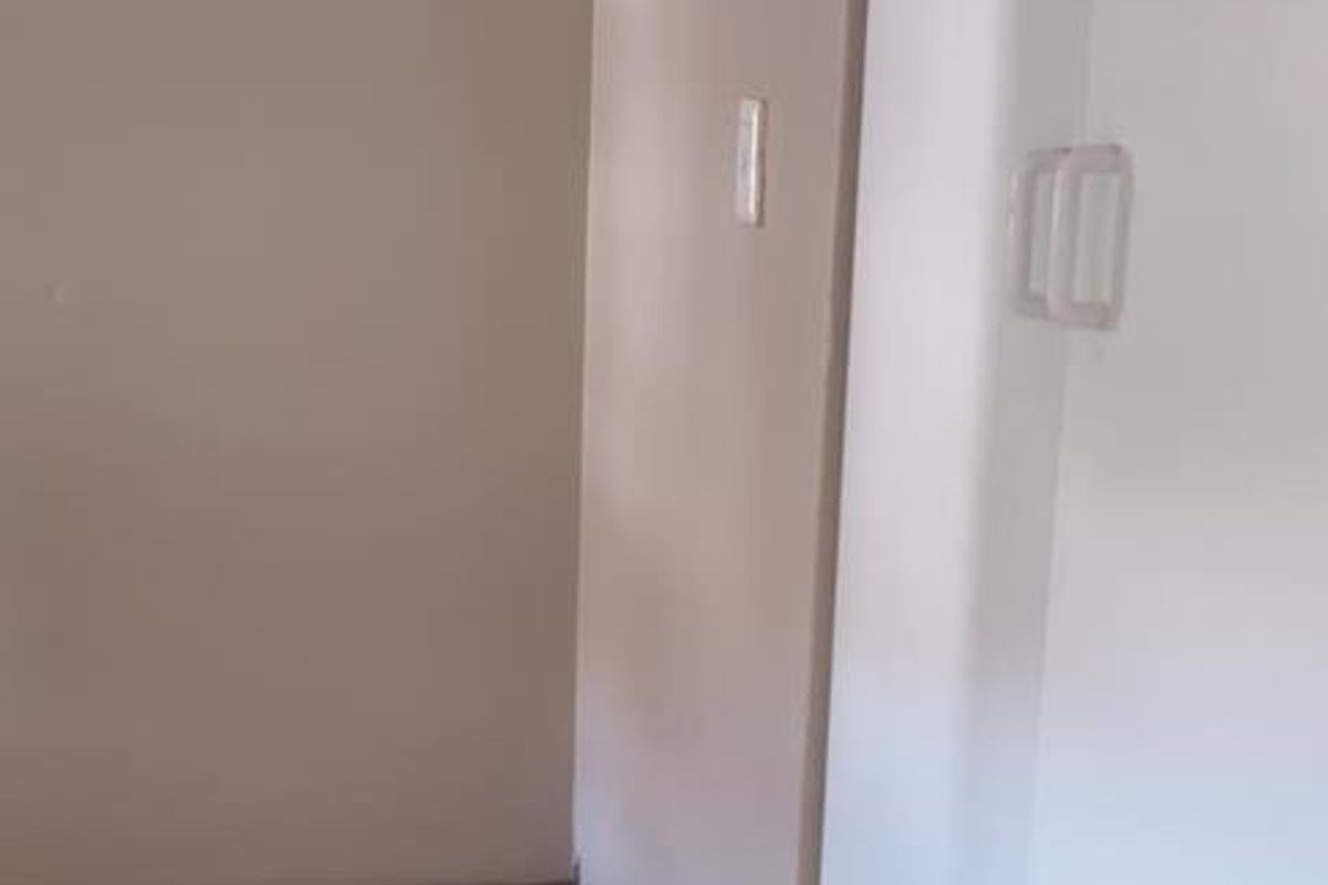 perfect beginner townhouse ideal for single or small family - Photo 3