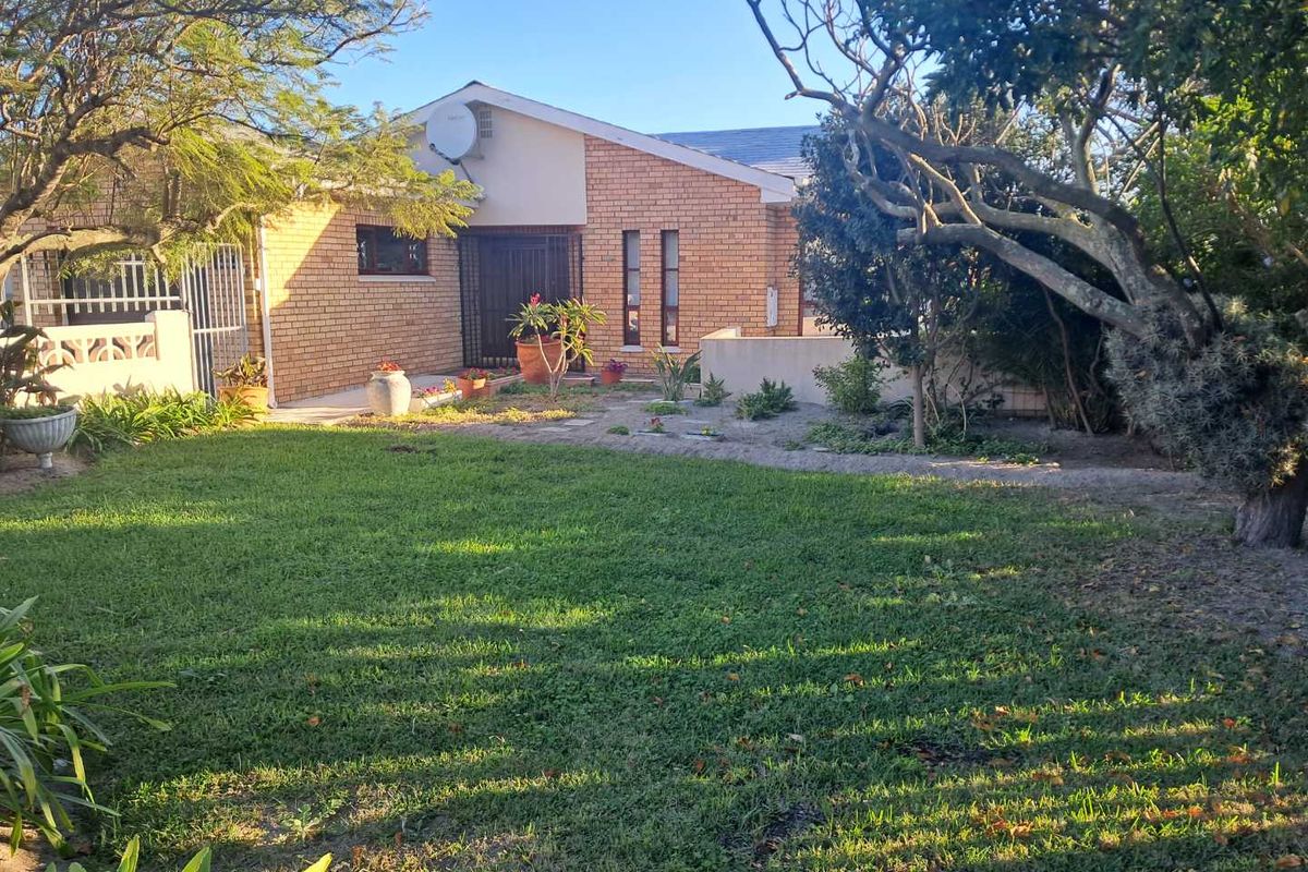 ELEGANT COASTAL RETREAT - Photo 4