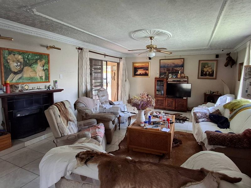 Lovely 3 Bedroom House - Photo 4