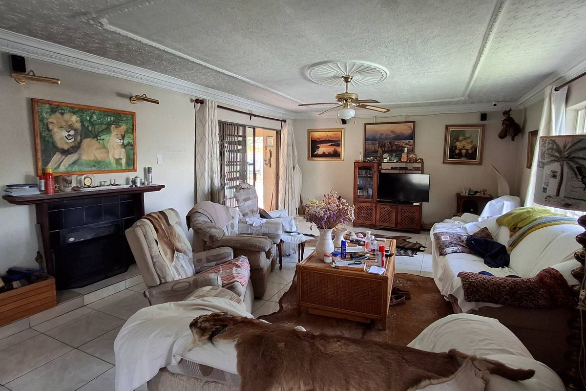 Lovely 3 Bedroom House - Photo 4