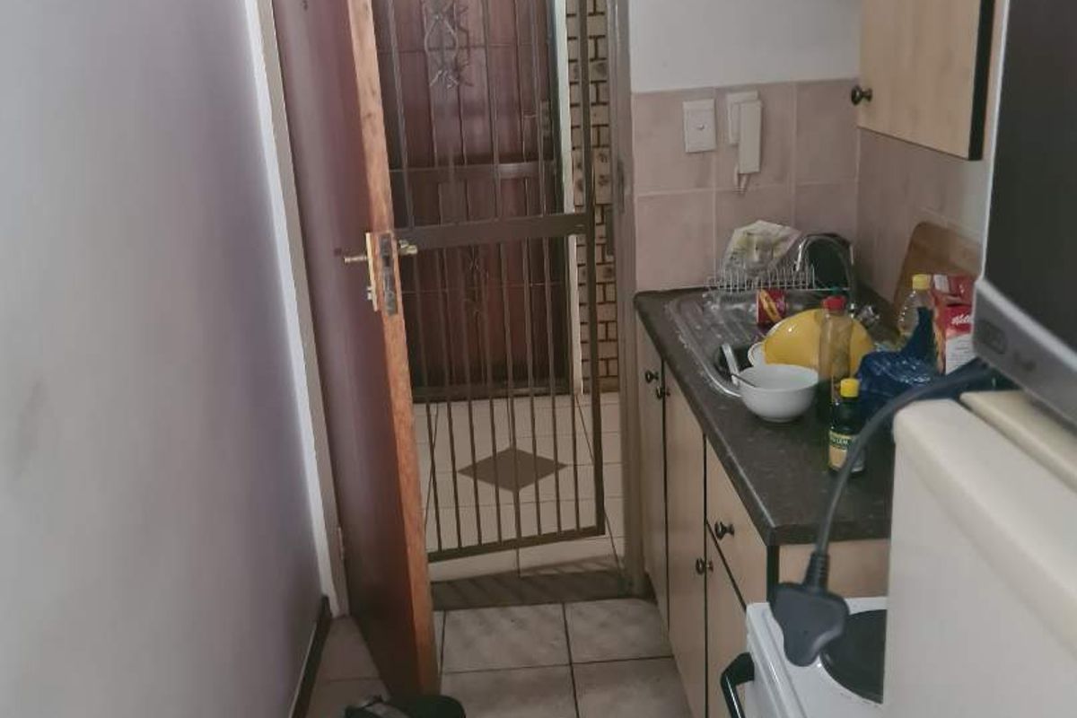 Hillcrest Boulevard, Bachelor unit to rent - Photo 5