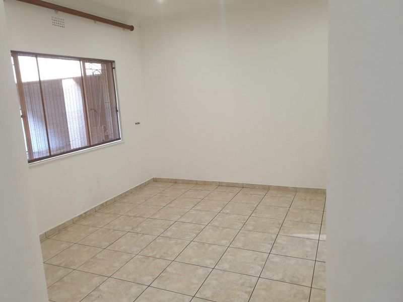 3 BEDROOM HOUSE WITH 2 BEDROOM COTTAGE FOR SALE IN BRAMLEY - Photo 7