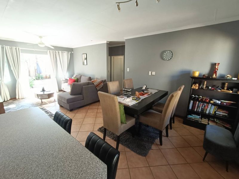 BEAUTIFUL TOWNHOUSE FOR SALE IN SECURE COMPLEX!!!! - Photo 8