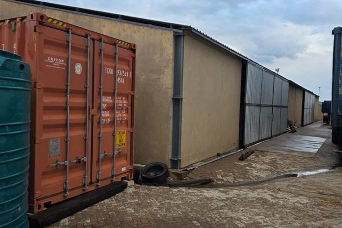 Warehouse to let in Brakwater - Photo 5