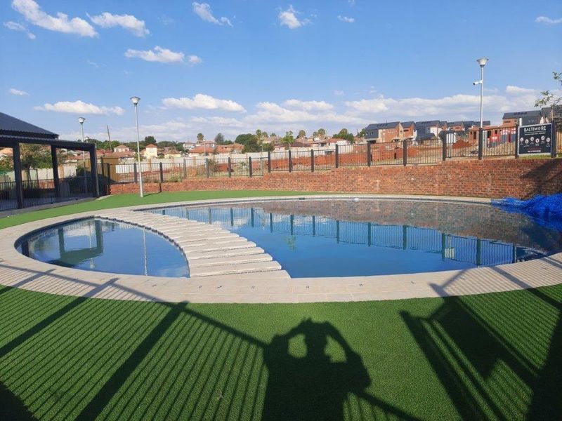 Beautiful 3 Bedroom Cluster in Northriding - Photo 2