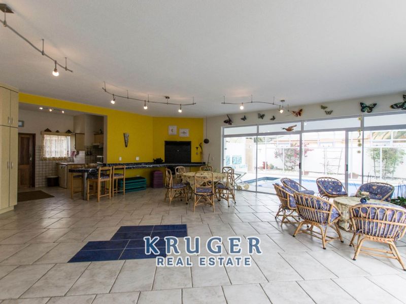 4-BEDROOM DOUBLE STOREY HOUSE WITH SWIMMING POOL - Photo 6