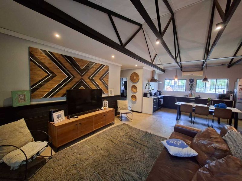 2 Bedroom Home For Sale - Photo 2