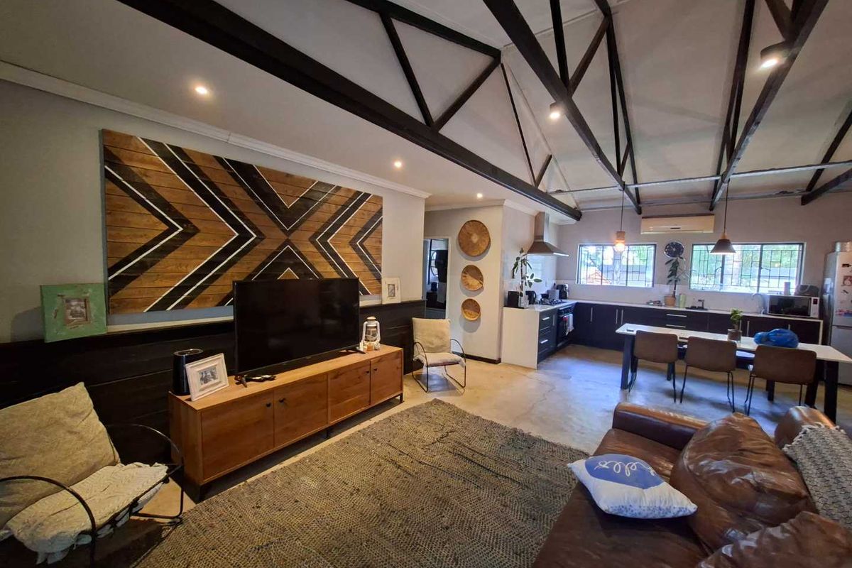 2 Bedroom Home For Sale - Photo 2