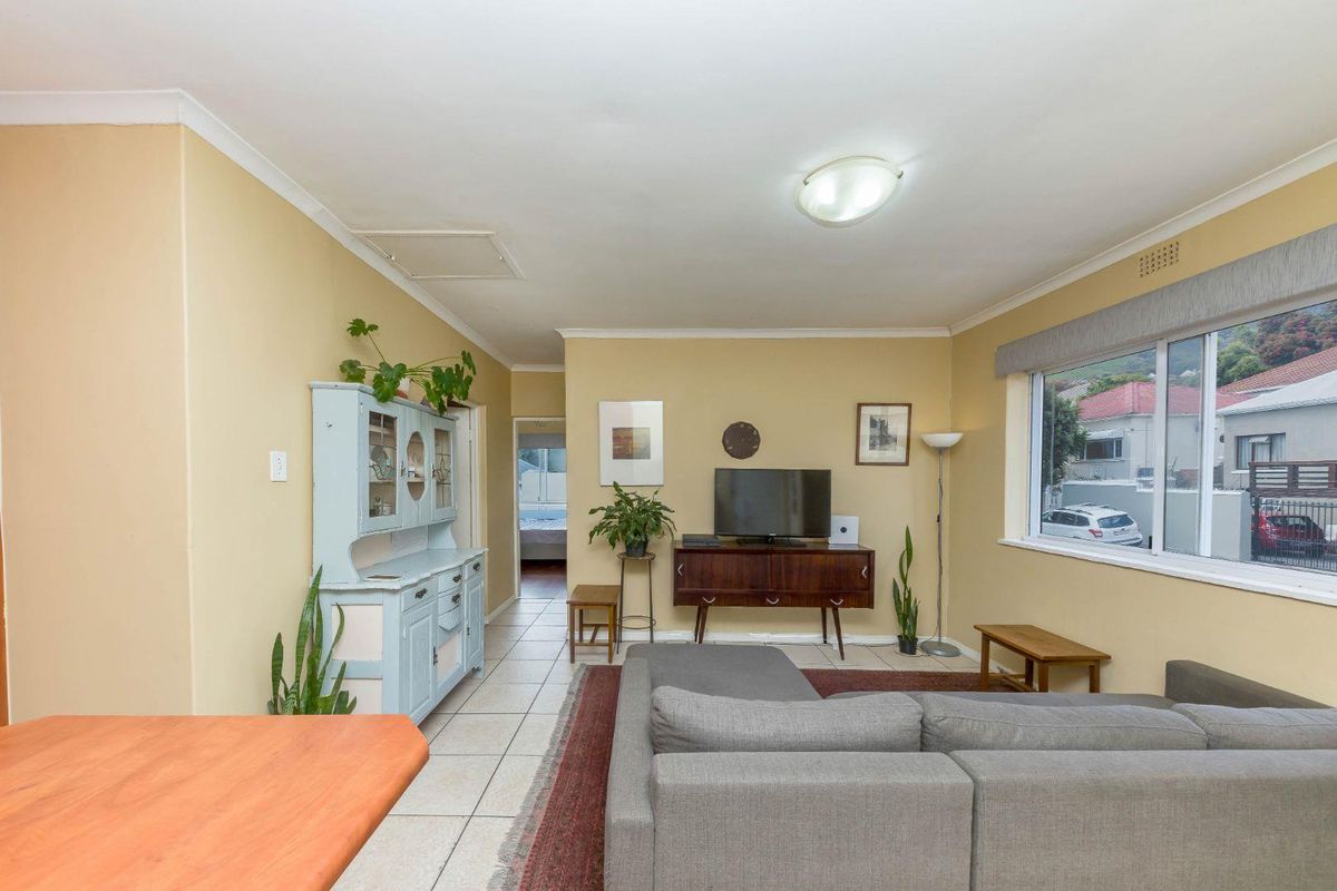 Spacious Two Bedroom Apartment - Photo 4