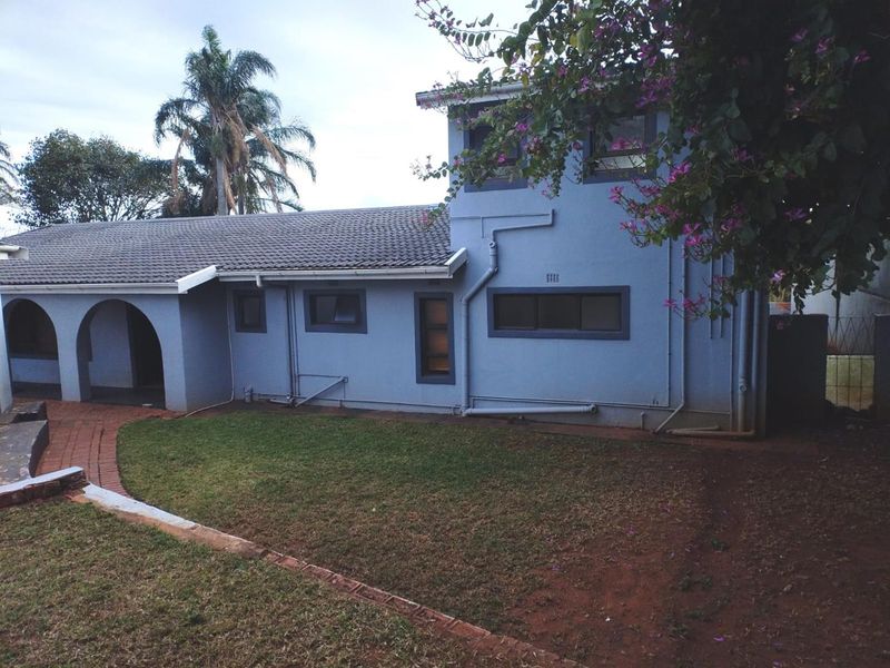 Spacious 4 Bedroom 3 Bathroom home for sale in a quiet cul-de-sac in Glen Anil - Photo 3