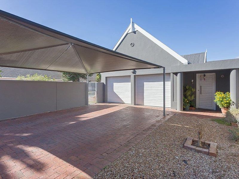 Prime Location, Family Home,Work from home !!! - Photo 3