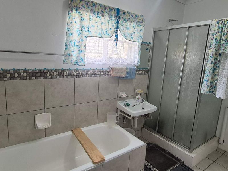 Charming Family Home in Senekal with Flatlet - Photo 10