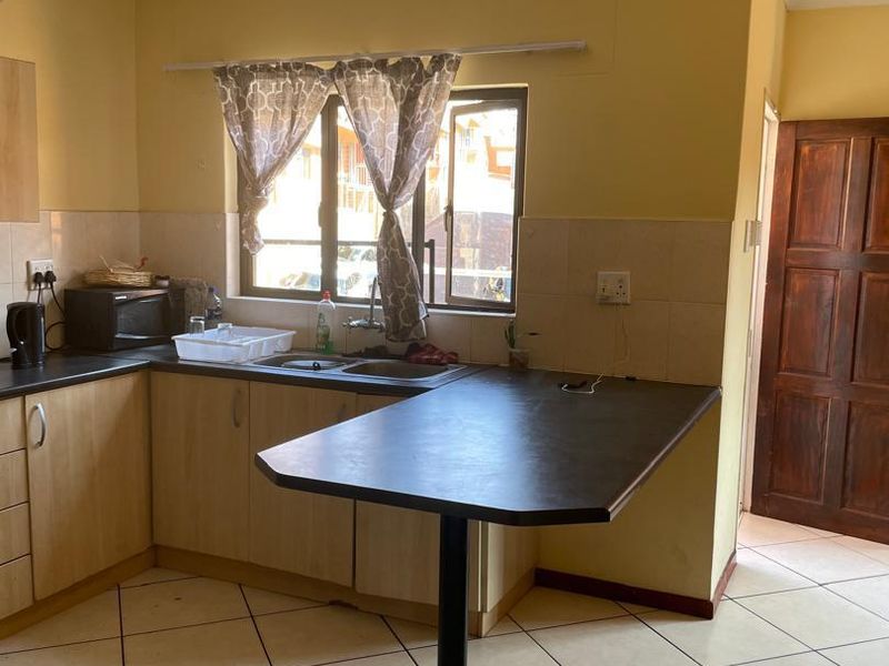 2 BEDROOM TOWNHOUSE FOR SALE IN COMPLEX (NEGOTIOBLE) - Photo 3