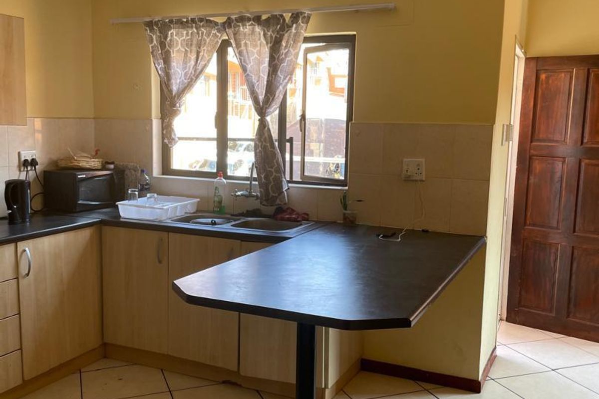 2 BEDROOM TOWNHOUSE FOR SALE IN COMPLEX (NEGOTIOBLE) - Photo 3