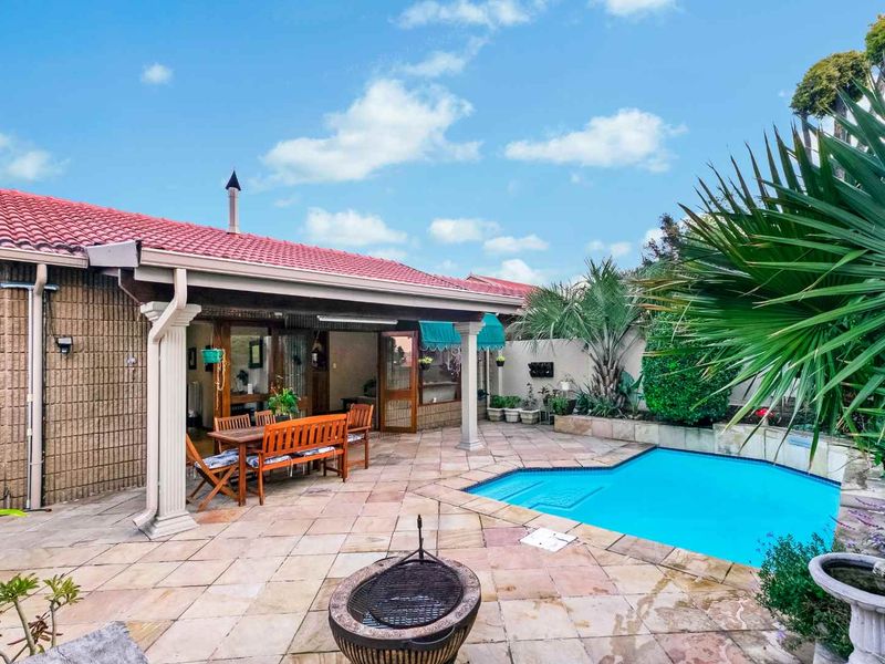 IMMACULATELY PRESENTED HOME IN THE HEART OF LONEHILL, BOASTING A LONG LIST OF EXTRAS - Photo 2