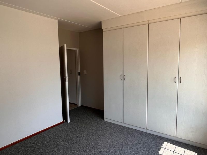 Sunny ground floor unit for sale in Elwood Complex, Rynfield - Photo 8