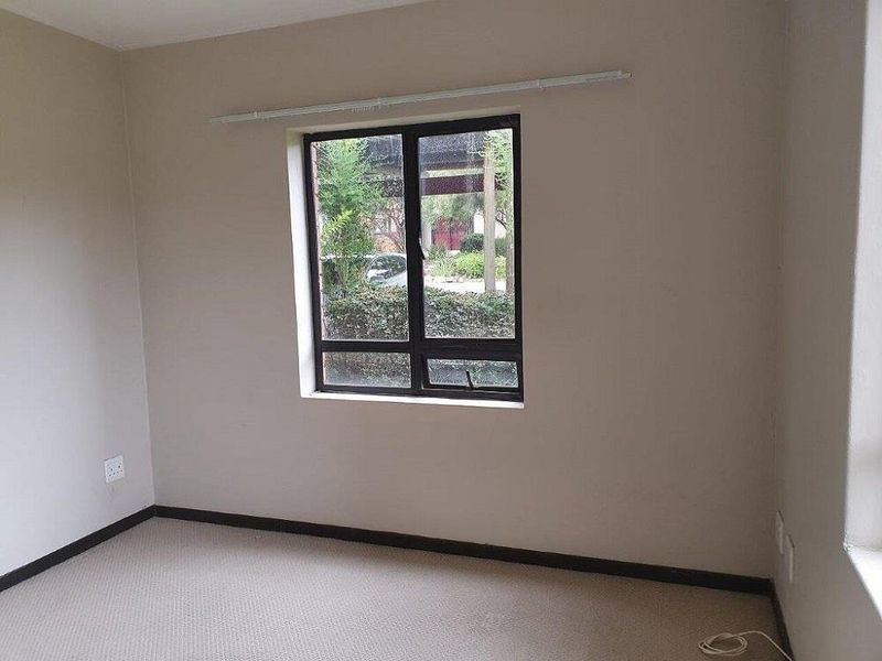 2 Bedroom 2 Bathroom Ground floor apartment for rent in beautiful Golf Estate R9000 available 1 August - Photo 3