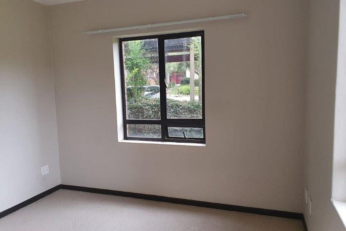 2 Bedroom 2 Bathroom Ground floor apartment for rent in beautiful Golf Estate R9000 available 1 August - Photo 3