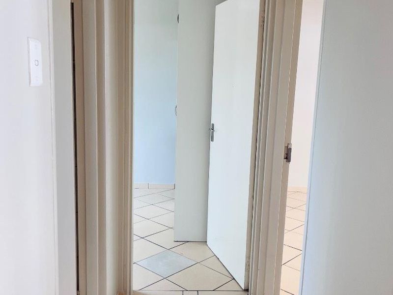 2 Bedroom Flat for Sale | Pionierspark | N$1,250,000 - Photo 4