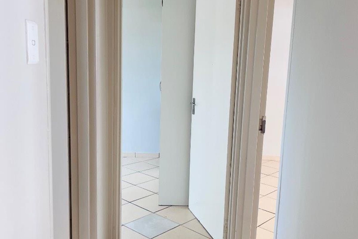 2 Bedroom Flat for Sale | Pionierspark | N$1,250,000 - Photo 4