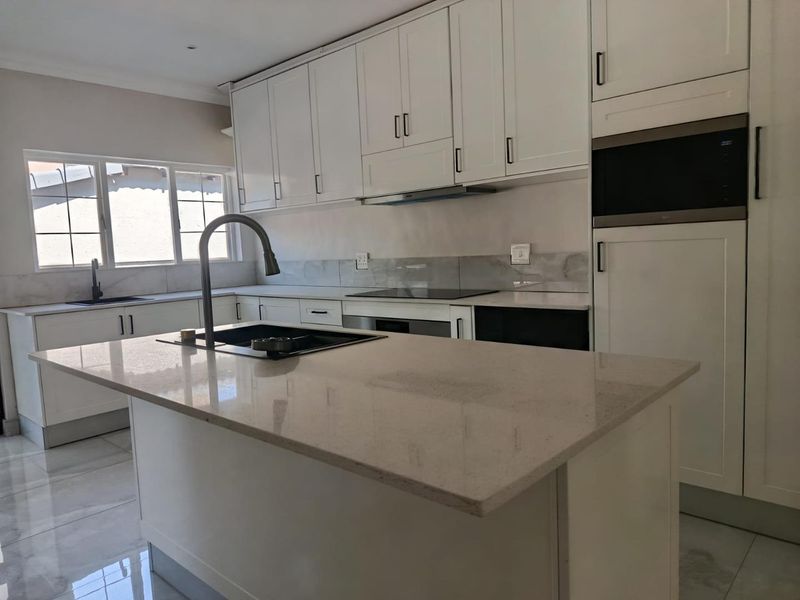 MODERN FAMILY HOME IN AMBERFIELD RIDGE ESTATE - Photo 5