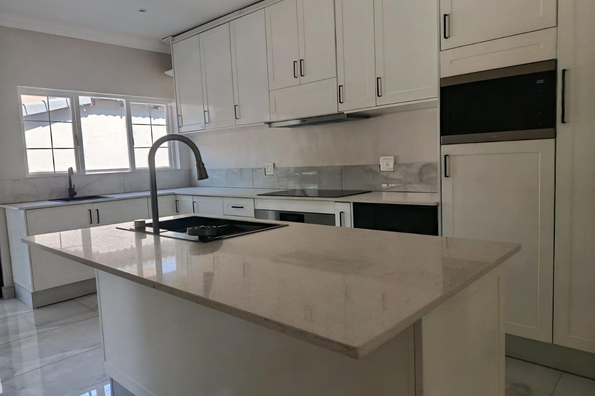 MODERN FAMILY HOME IN AMBERFIELD RIDGE ESTATE - Photo 5