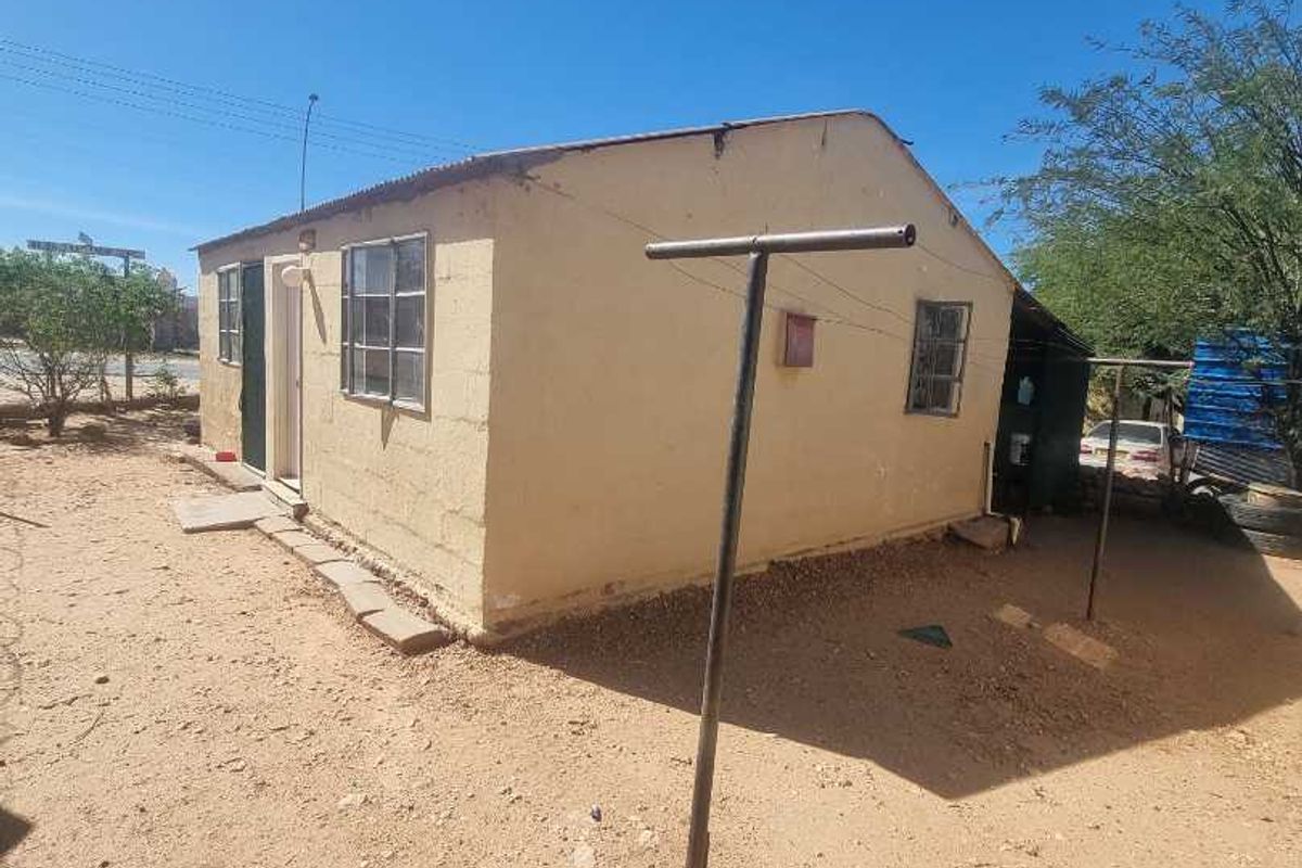 OLD HOUSE IN KATUTURA CENTRAL - Photo 3