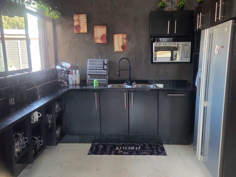 Family Home FOR SALE - Photo 3