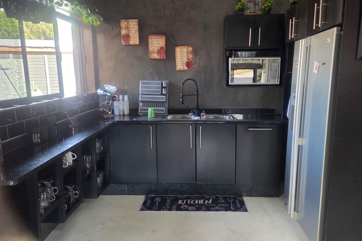 Family Home FOR SALE - Photo 3