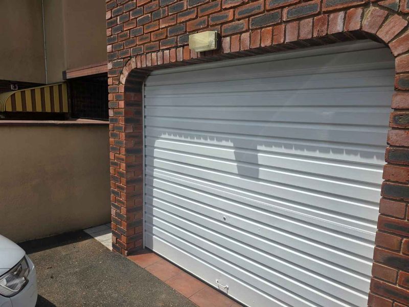 Modern 3 Bedroom Duplex in Secure Gated Complex | Pet-Friendly Living - Photo 5