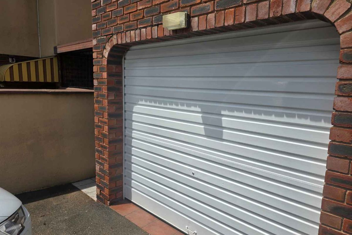 Modern 3 Bedroom Duplex in Secure Gated Complex | Pet-Friendly Living - Photo 5