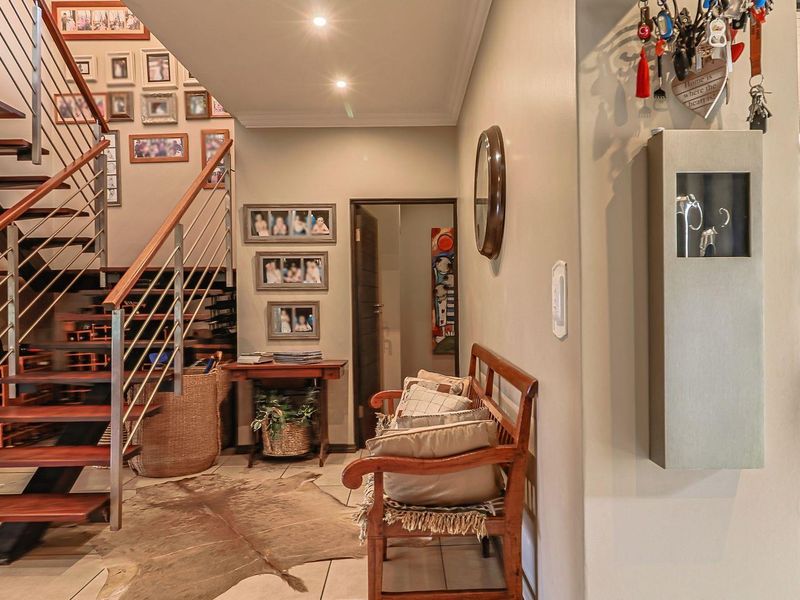 BEAUTIFUL FARMSTYLE HOME IN A SMALL SECURITY ESTATE - CLOSE TO ALL AMENITIES - Photo 9