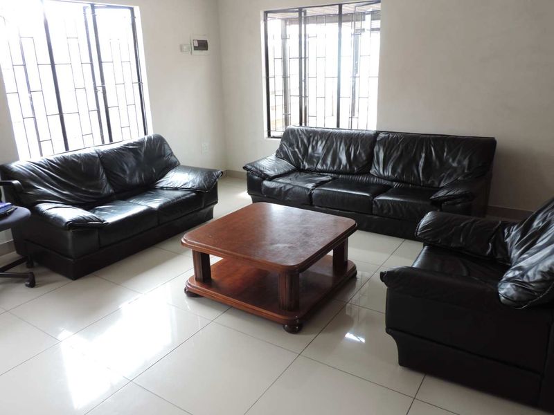 Immaculate home in Leopards Rest, Albertsdal - Photo 2