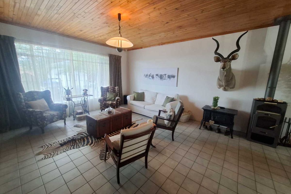 Family home with a flat - Photo 3