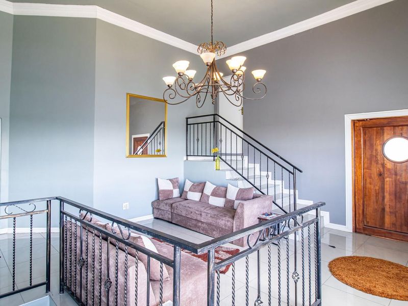 4 Bedroom Freestanding Home in a Secure Estate in Northcliff - Photo 6