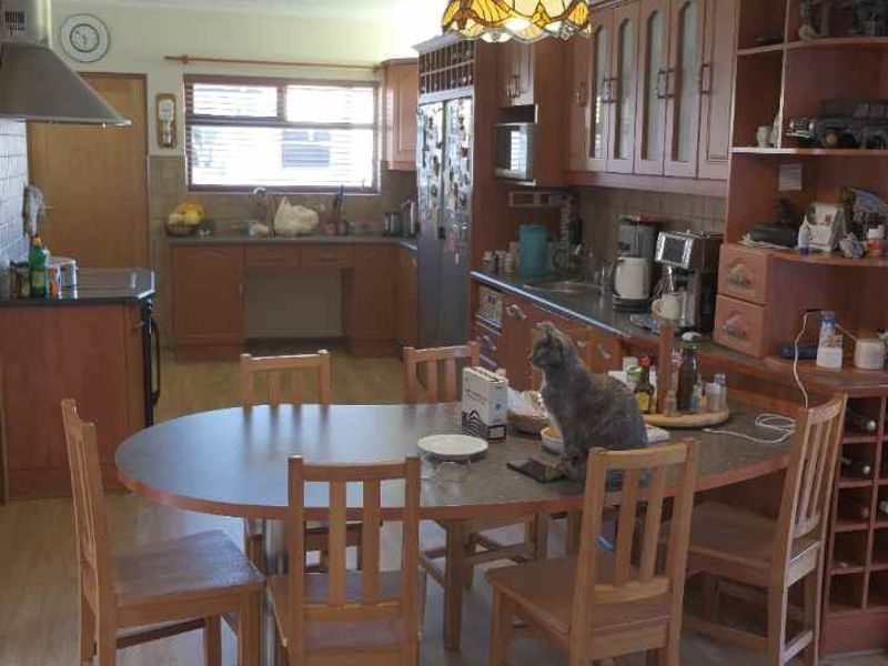 Beautiful Home for a large Family - Photo 7