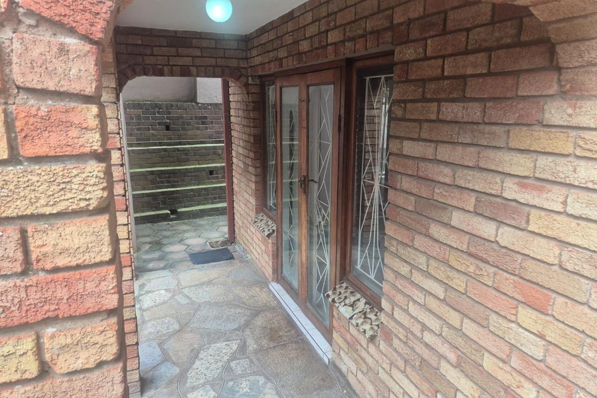 Secure, Spacious & Pet-Friendly 5-Bedroom Home in Havenside – R950,000 - Photo 3