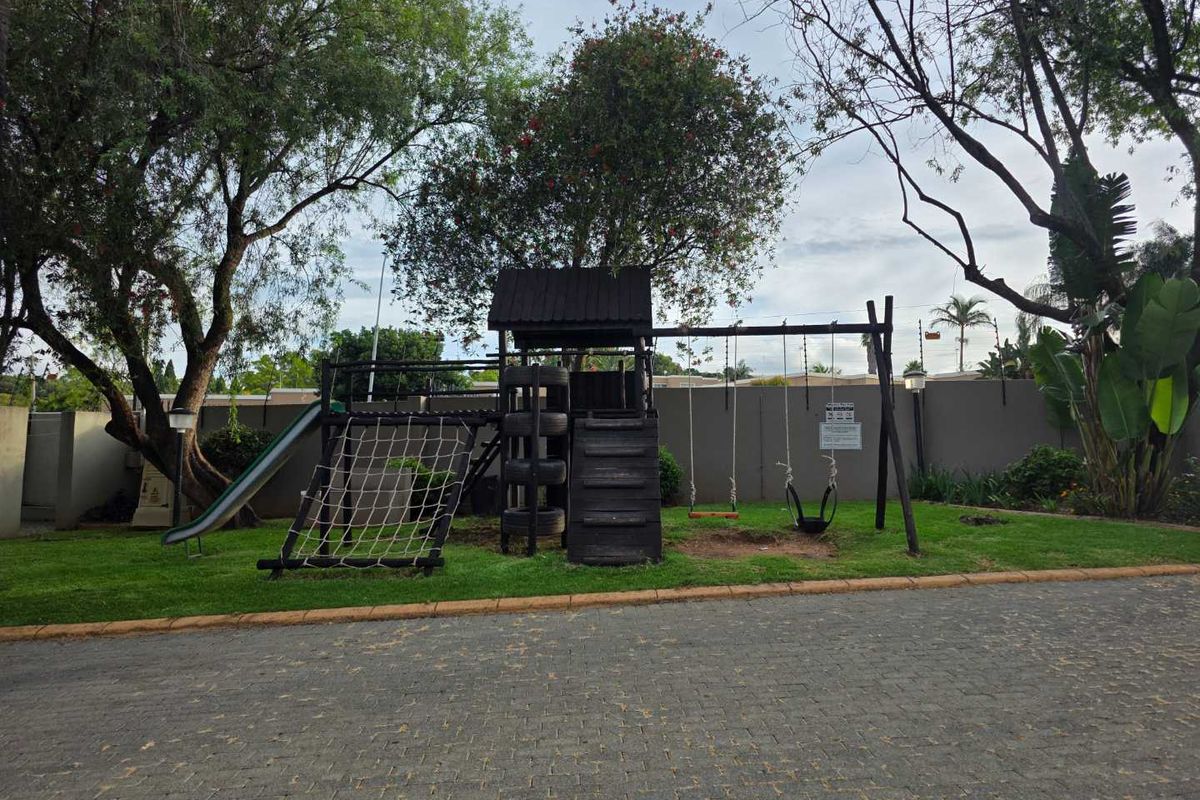 PET FRIENDLY GROUND FLOOR APARTMENT - Photo 4