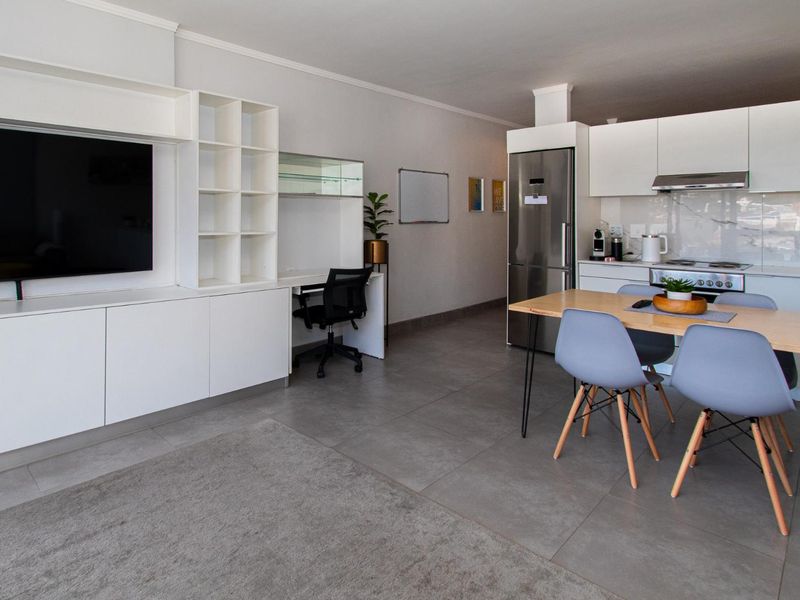 CITY LIVING WITH TABLE MOUNTAIN VIEWS - Photo 5