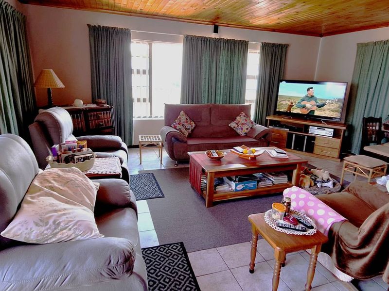 Dana Bay Gem: 3-Bed House with Flat & Ocean Views! - Photo 5
