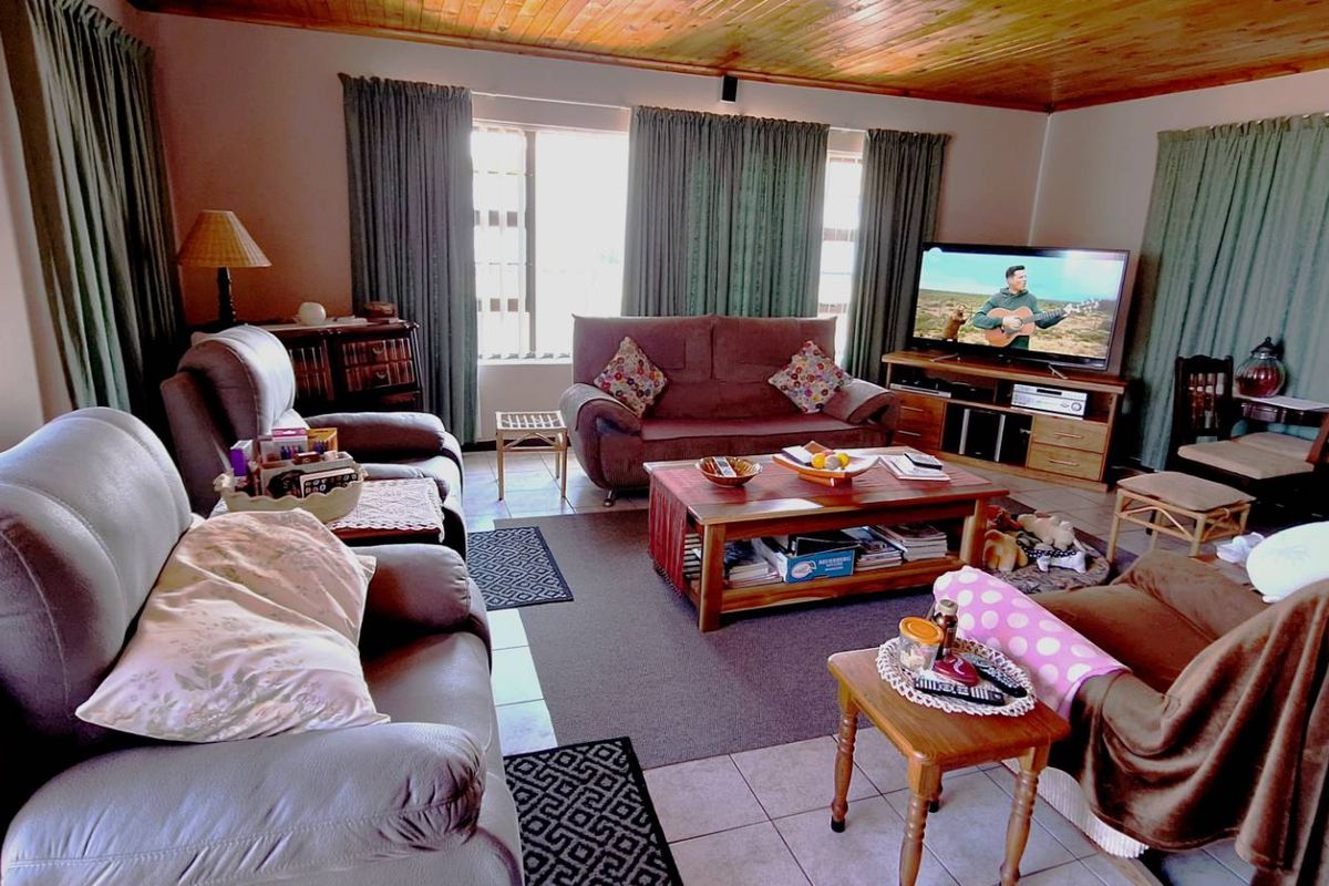 Dana Bay Gem: 3-Bed House with Flat & Ocean Views! - Photo 5