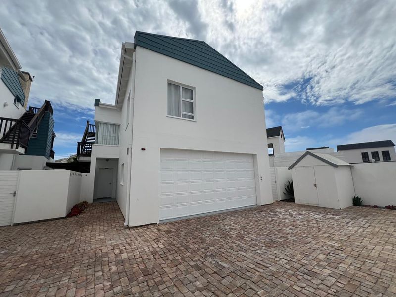 FOR SALE - SPACIOUS 3 BEDROOM TOWNHOUSE IN VOGELSTRAND , SWAKOPMUND, NAMIBIA - Photo 2