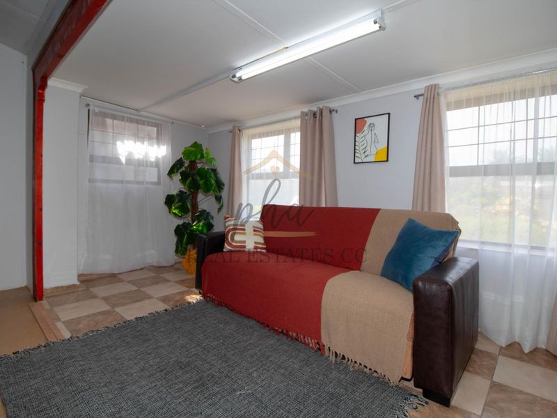 3-Bedroom Family Home with Flat - Photo 4