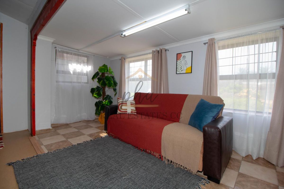 3-Bedroom Family Home with Flat - Photo 4